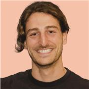 Mathe-Tutor, der Kinder aller Altersgruppen unterrichtet